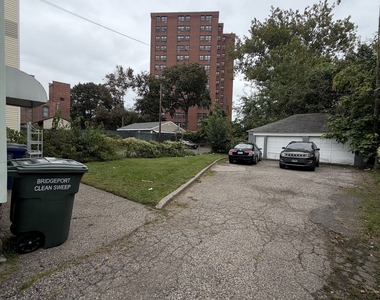 319 Maplewood Avenue - Photo Thumbnail 12