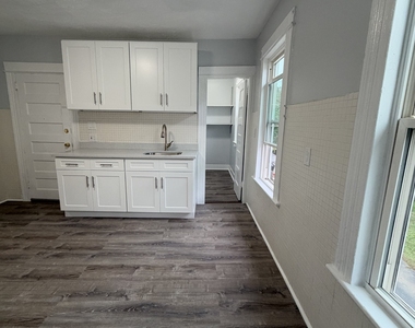319 Maplewood Avenue - Photo Thumbnail 4