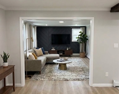 89 Hickory Street - Photo Thumbnail 10