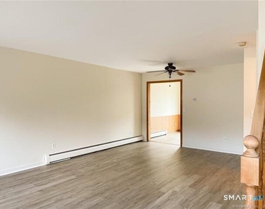 77 Marion Avenue - Photo Thumbnail 7