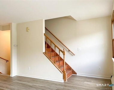 77 Marion Avenue - Photo Thumbnail 6