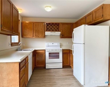 77 Marion Avenue - Photo Thumbnail 9