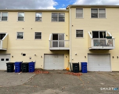 77 Marion Avenue - Photo Thumbnail 34
