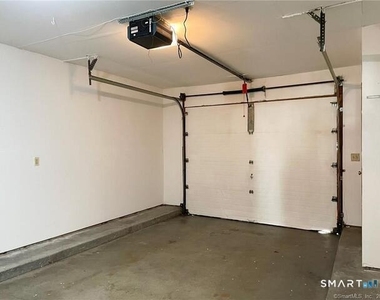 77 Marion Avenue - Photo Thumbnail 32