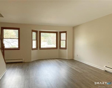 77 Marion Avenue - Photo Thumbnail 4
