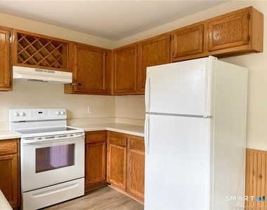 77 Marion Avenue - Photo Thumbnail 10