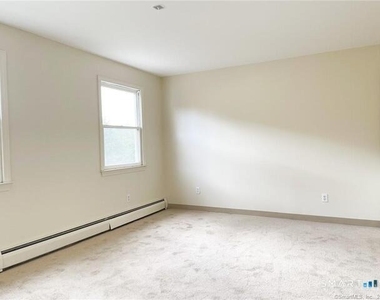 77 Marion Avenue - Photo Thumbnail 26