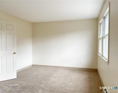 77 Marion Avenue - Photo Thumbnail 24