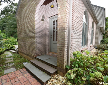 62 Buttonball Lane - Photo Thumbnail 9