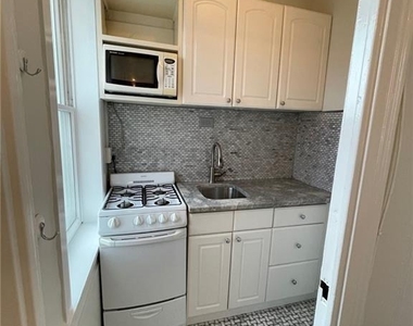 271 Greenwich Avenue - Photo Thumbnail 9