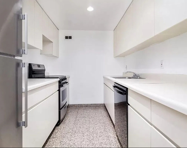 207 East 37th Street - Photo Thumbnail 3