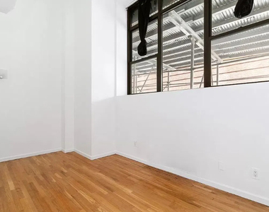 207 East 37th Street - Photo Thumbnail 7