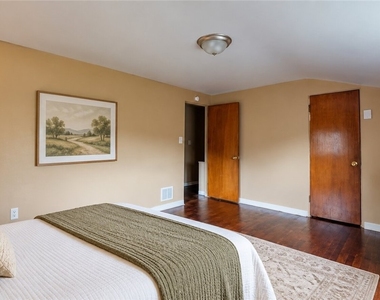 2022 Lindsay Road - Photo Thumbnail 7