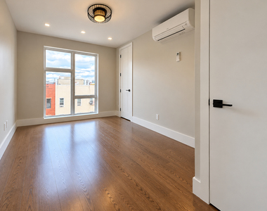 334 Evergreen Avenue - Photo Thumbnail 5