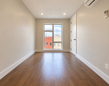 334 Evergreen Avenue - Photo Thumbnail 7