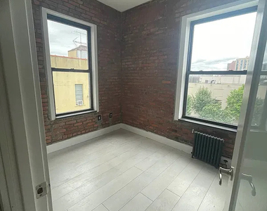 436 West 52nd Street - Photo Thumbnail 3
