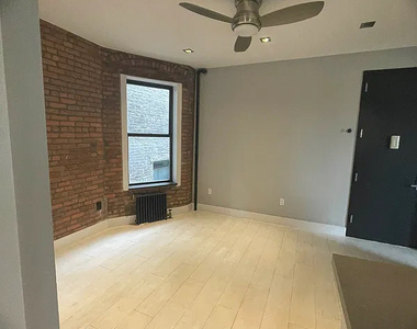 436 West 52nd Street - Photo Thumbnail 12