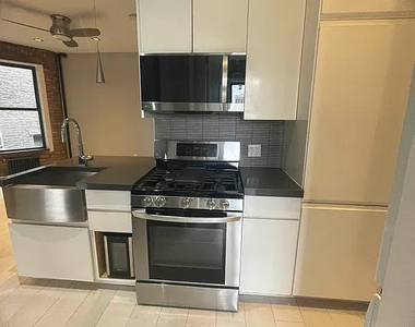 436 West 52nd Street - Photo Thumbnail 10