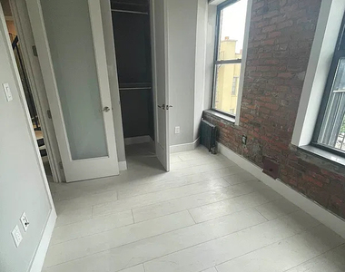 436 West 52nd Street - Photo Thumbnail 13