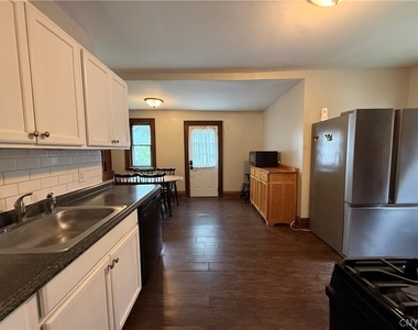 936 Lancaster Avenue - Photo Thumbnail 9