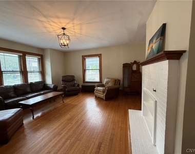 936 Lancaster Avenue - Photo Thumbnail 2
