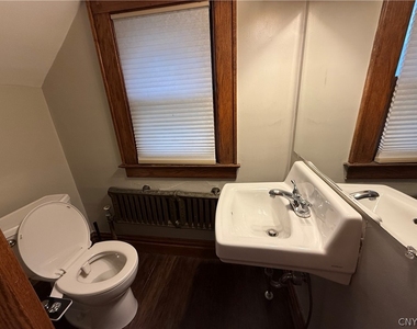 936 Lancaster Avenue - Photo Thumbnail 7