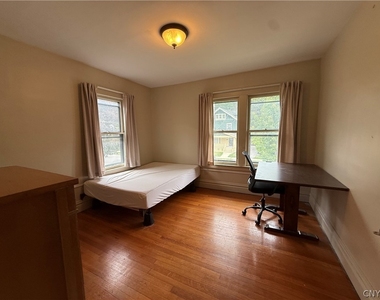 936 Lancaster Avenue - Photo Thumbnail 13