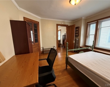 936 Lancaster Avenue - Photo Thumbnail 6
