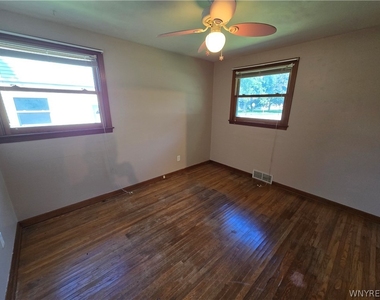 8401 Ericson Drive - Photo Thumbnail 9
