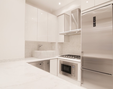  West 58th Street - Photo Thumbnail 4