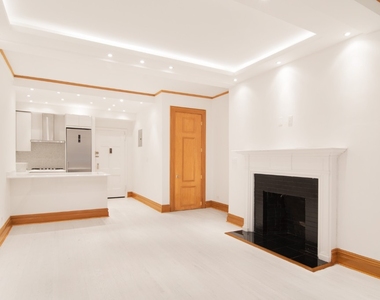  West 58th Street - Photo Thumbnail 3