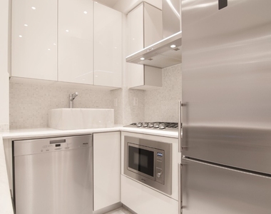  West 58th Street - Photo Thumbnail 6