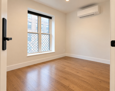 193 Greenpoint Avenue - Photo Thumbnail 5