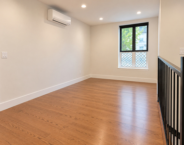 193 Greenpoint Avenue - Photo Thumbnail 4