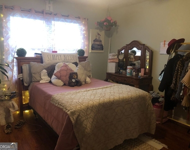 935 Baxter Street - Photo Thumbnail 3
