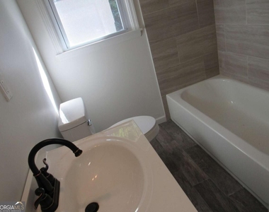 1616 Mathis Circle - Photo Thumbnail 18