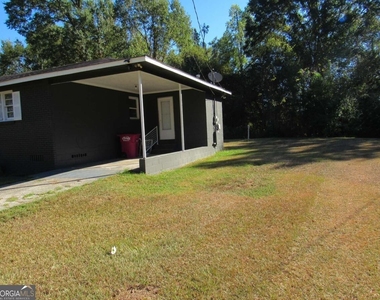 1616 Mathis Circle - Photo Thumbnail 4
