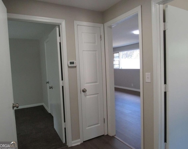 1616 Mathis Circle - Photo Thumbnail 17