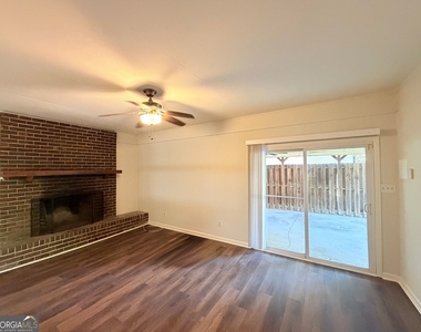 197 Cooper Lake Road Se - Photo Thumbnail 4