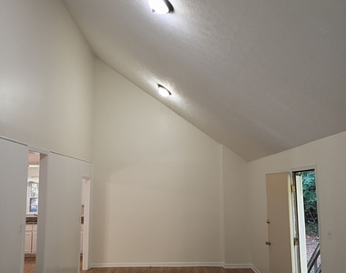281 W Lakeview Drive - Photo Thumbnail 6