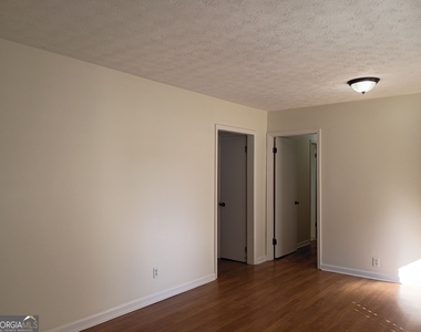 281 W Lakeview Drive - Photo Thumbnail 14