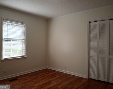 281 W Lakeview Drive - Photo Thumbnail 8