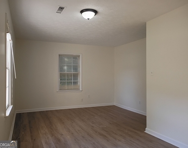 281 W Lakeview Drive - Photo Thumbnail 13