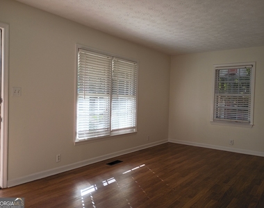 281 W Lakeview Drive - Photo Thumbnail 2