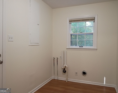 281 W Lakeview Drive - Photo Thumbnail 17