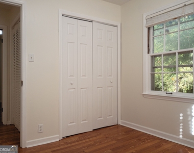 281 W Lakeview Drive - Photo Thumbnail 15