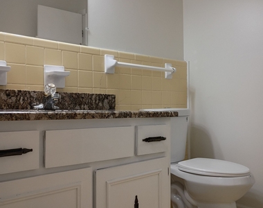 281 W Lakeview Drive - Photo Thumbnail 9