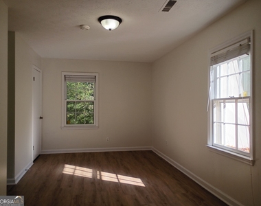 281 W Lakeview Drive - Photo Thumbnail 20
