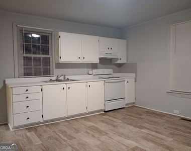 914 Greenville Street - Photo Thumbnail 12