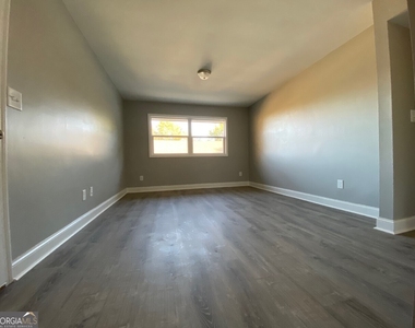 536 College Street - Photo Thumbnail 6